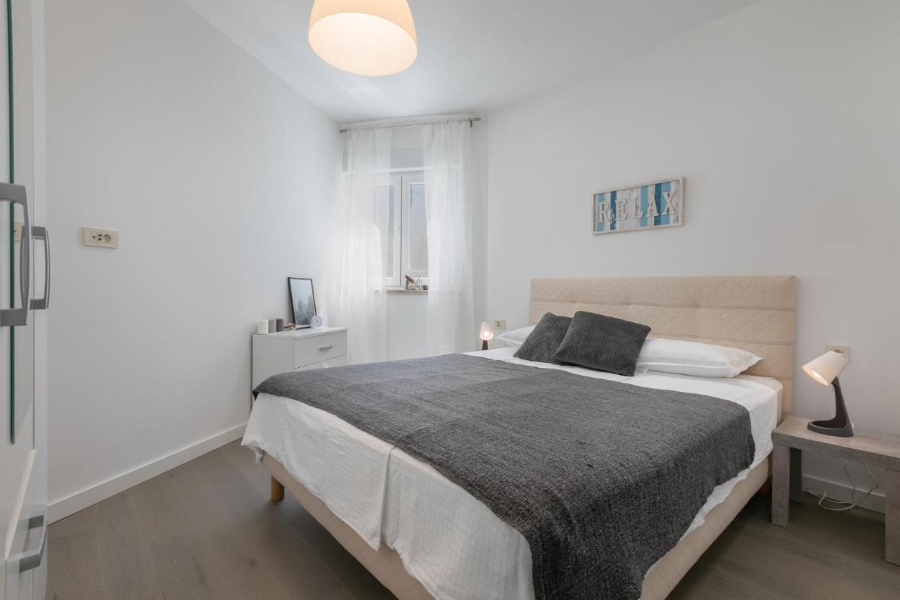 Silver Sea Apartment Макарська Екстер'єр фото
